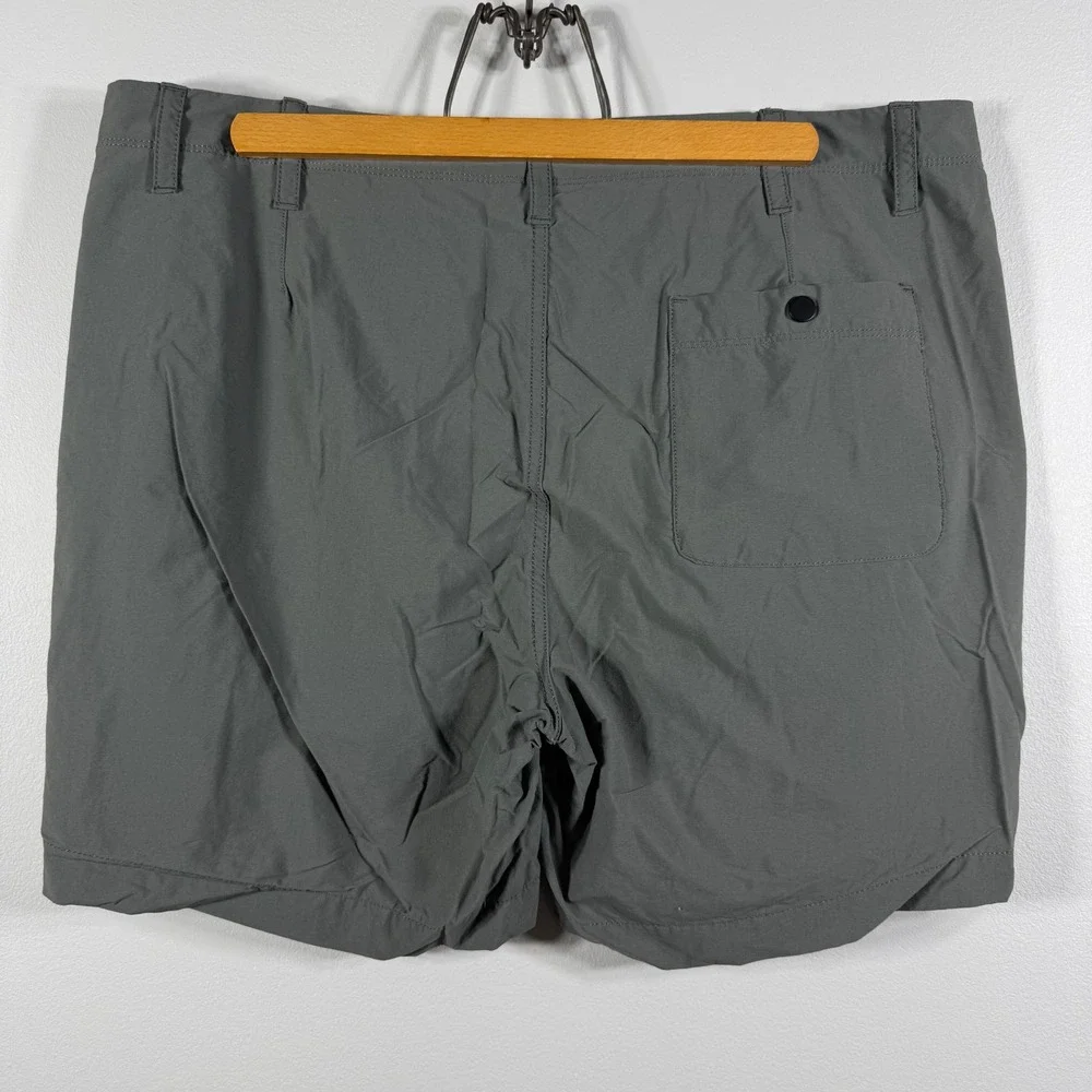 Gap Tech Short Pavement Gray 38